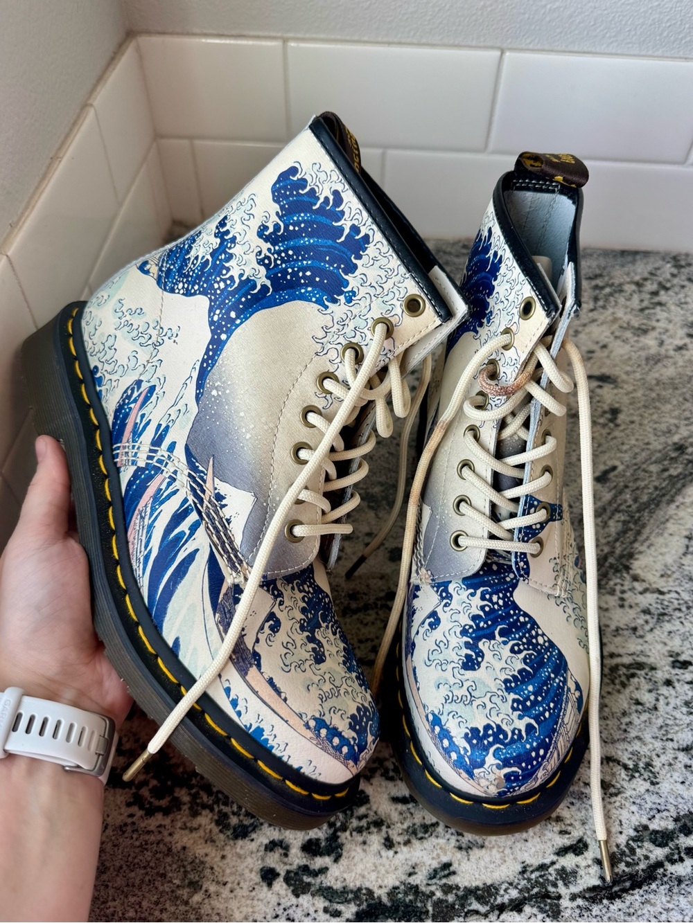 Dr. Martens 1460 The Met Hokusai Masterpiece Boots. M 7/L 8.